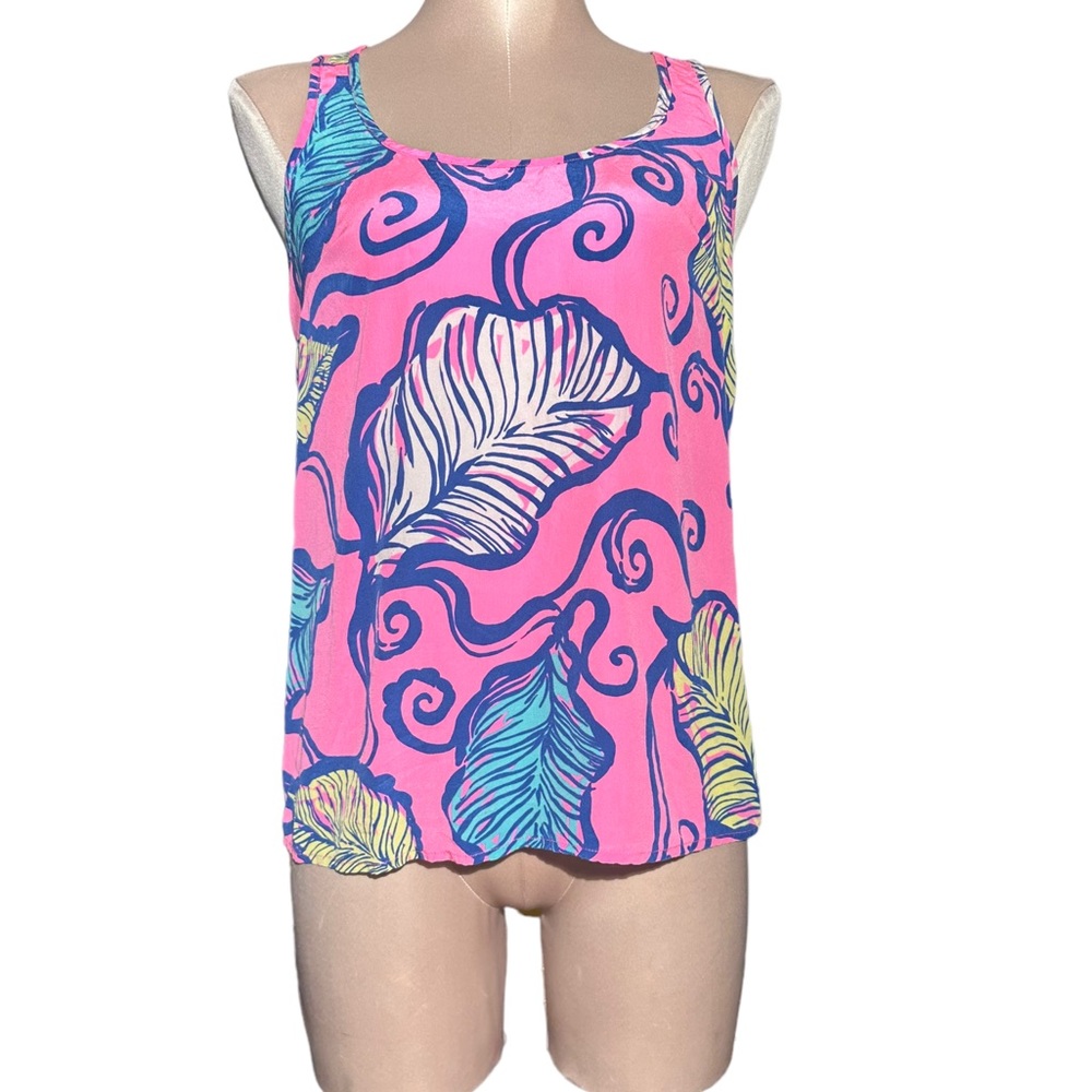 Lilly Pulitzer silk sleeveless top in size Small. Zipper in back. Beautiful